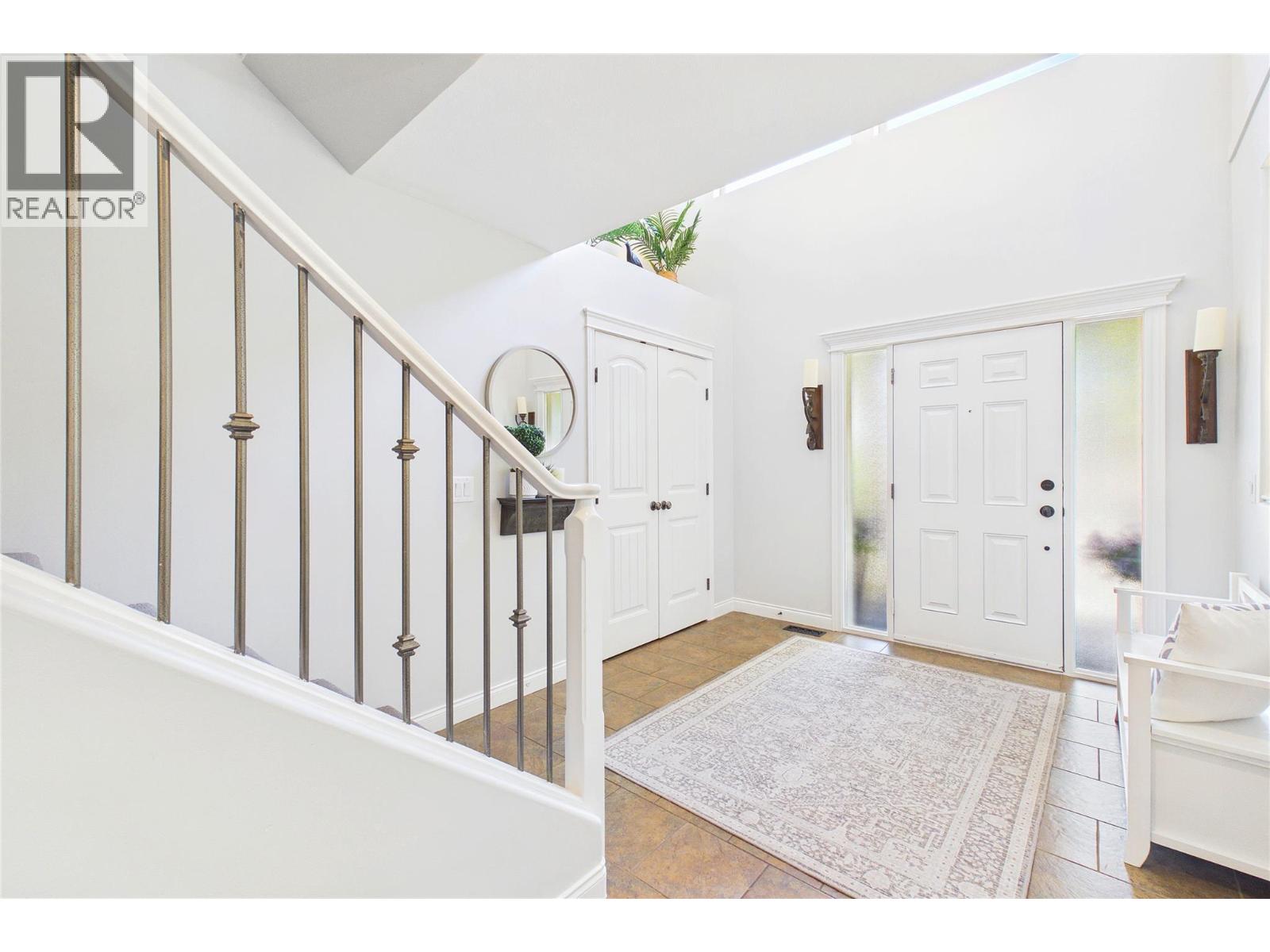 307 Mccarren Avenue, Kelowna, British Columbia  V1W 5A6 - Photo 3 - 10399025
