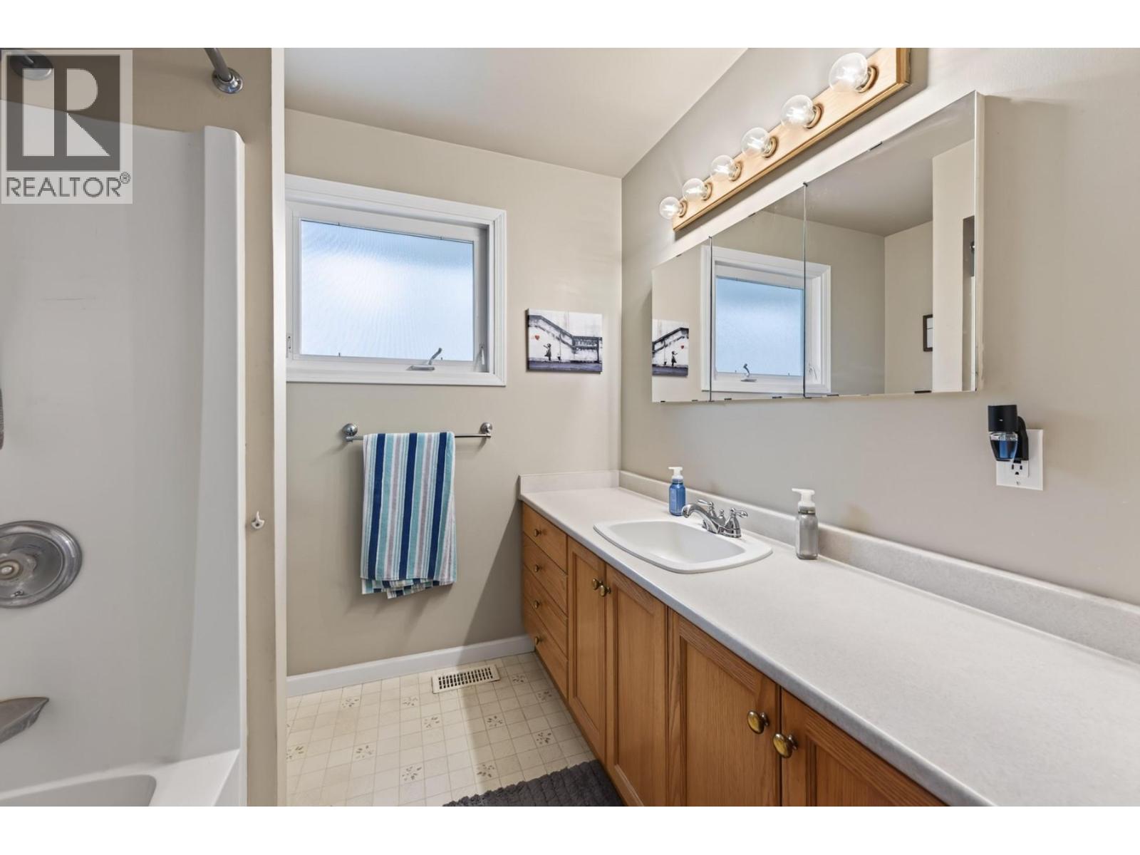 2063 Castillou Crescent, Merritt, British Columbia  V1K 1H8 - Photo 16 - 10398560