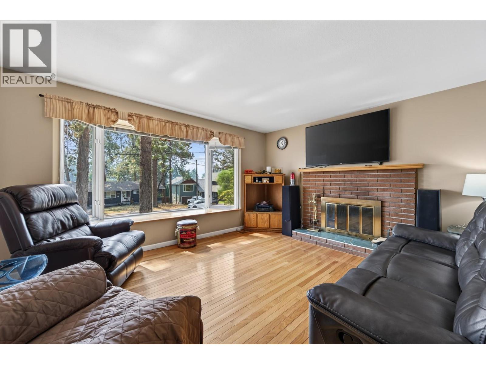2063 Castillou Crescent, Merritt, British Columbia  V1K 1H8 - Photo 6 - 10398560