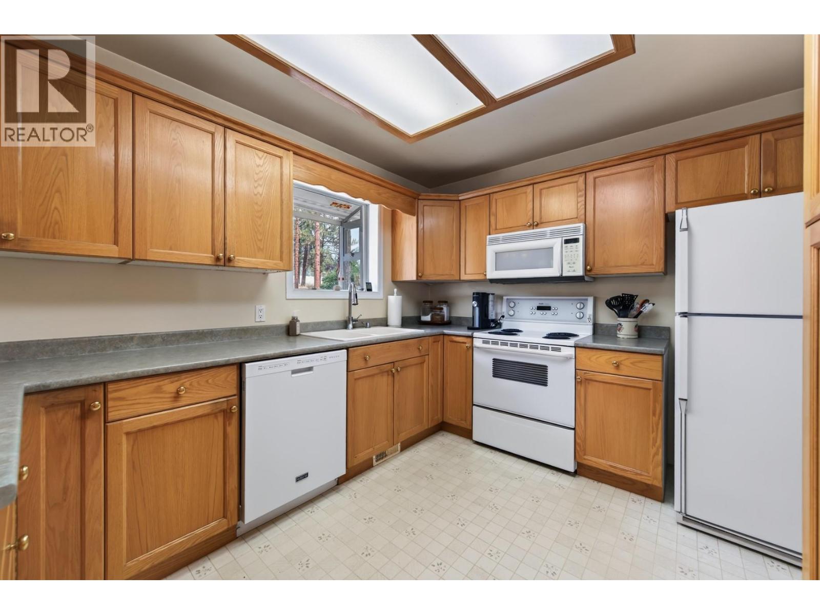 2063 Castillou Crescent, Merritt, British Columbia  V1K 1H8 - Photo 9 - 10398560
