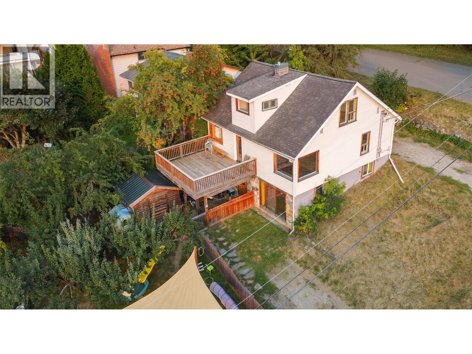 601 Richards Street, Nelson, British Columbia  V1L 5K4 - Photo 1 - 10398928