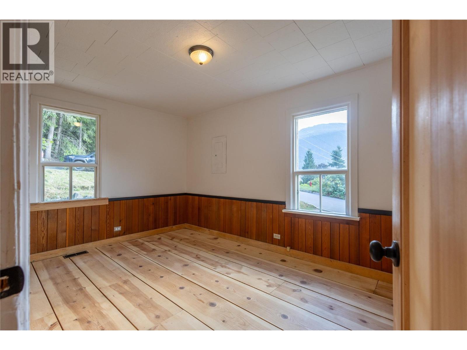 601 Richards Street, Nelson, British Columbia  V1L 5K4 - Photo 13 - 10398928