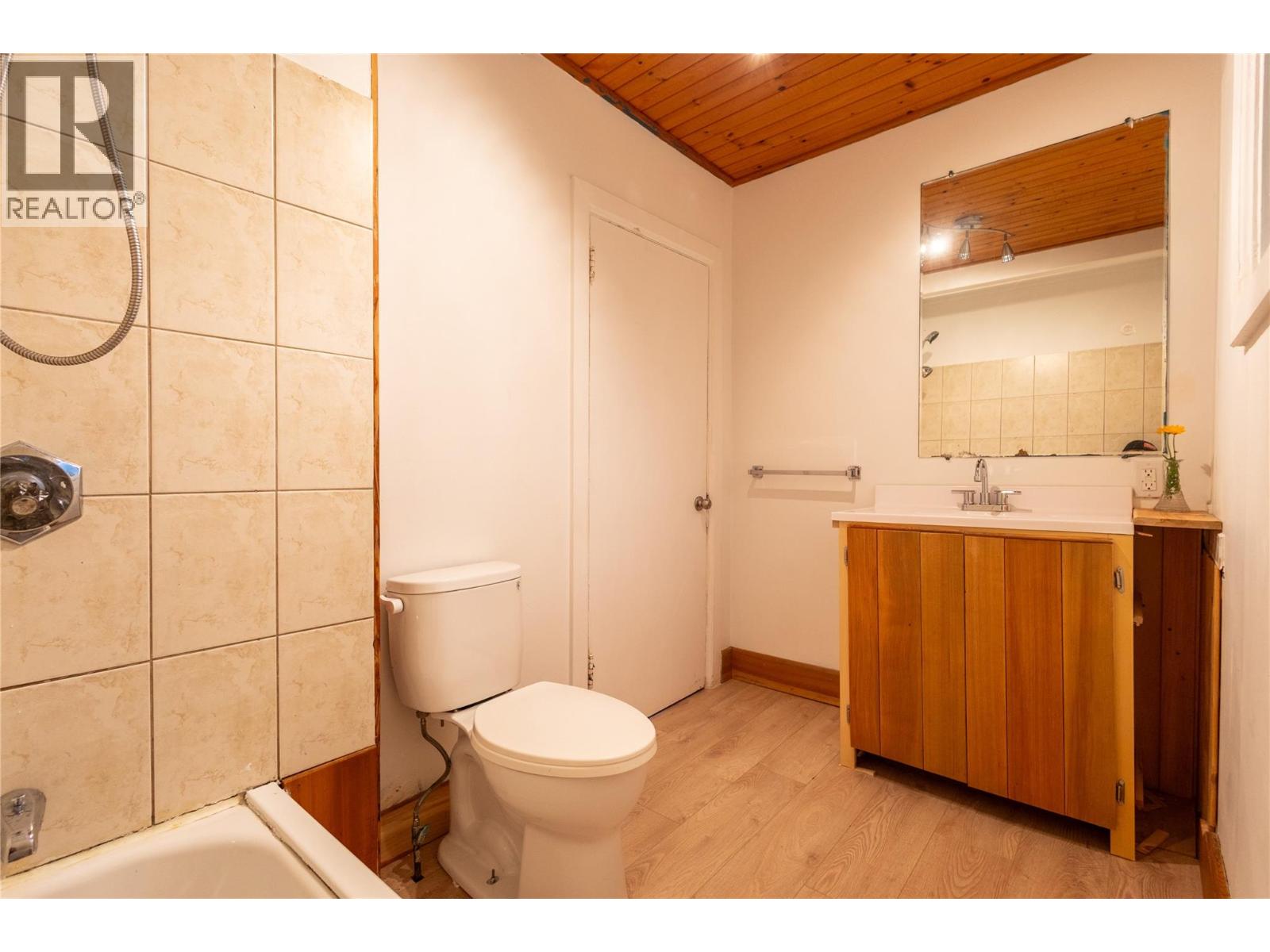 601 Richards Street, Nelson, British Columbia  V1L 5K4 - Photo 16 - 10398928