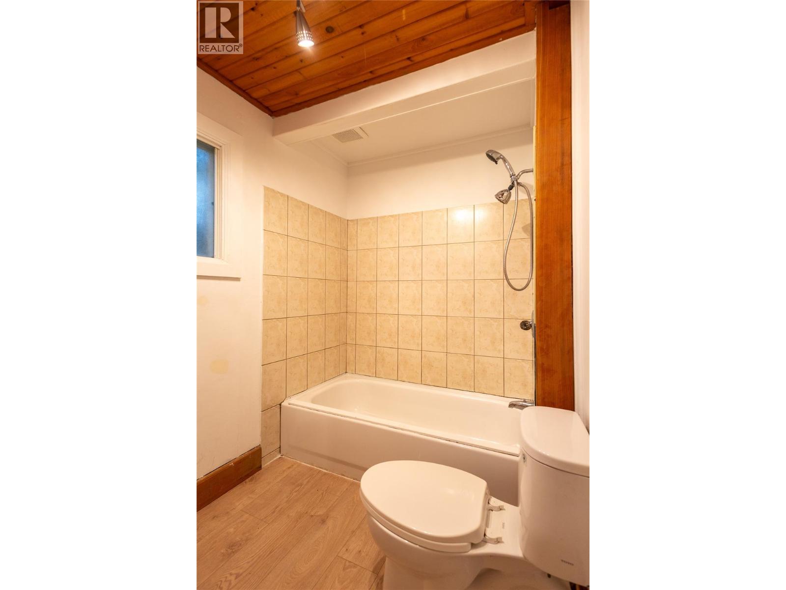 601 Richards Street, Nelson, British Columbia  V1L 5K4 - Photo 17 - 10398928