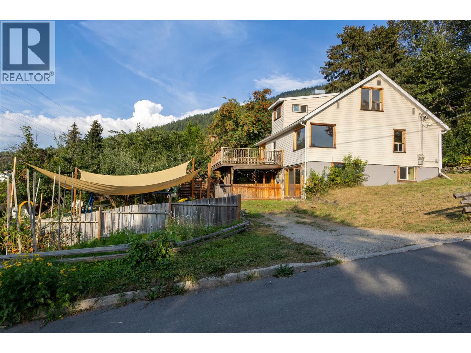 601 Richards Street, Nelson, British Columbia  V1L 5K4 - Photo 2 - 10398928
