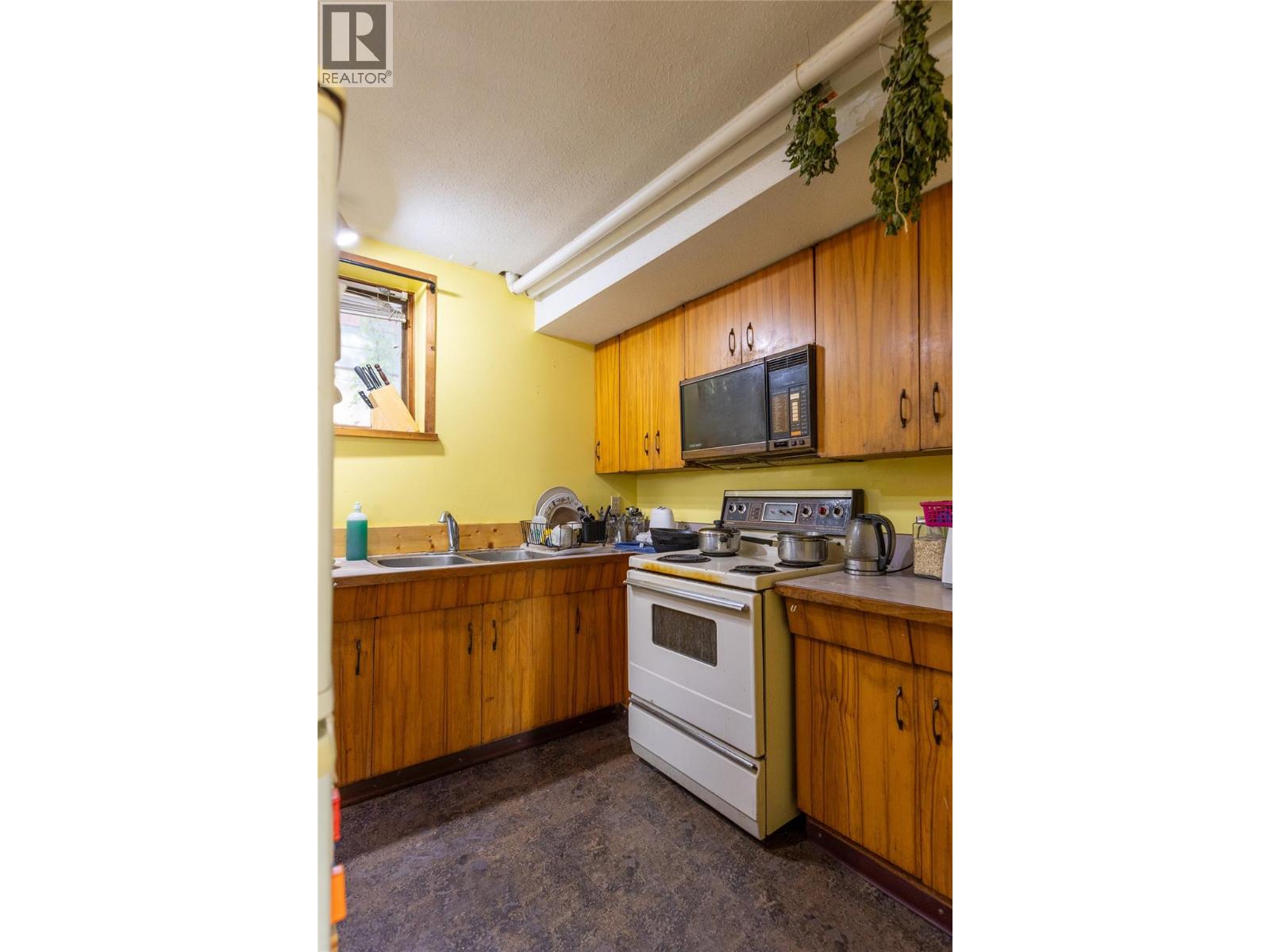 601 Richards Street, Nelson, British Columbia  V1L 5K4 - Photo 34 - 10398928