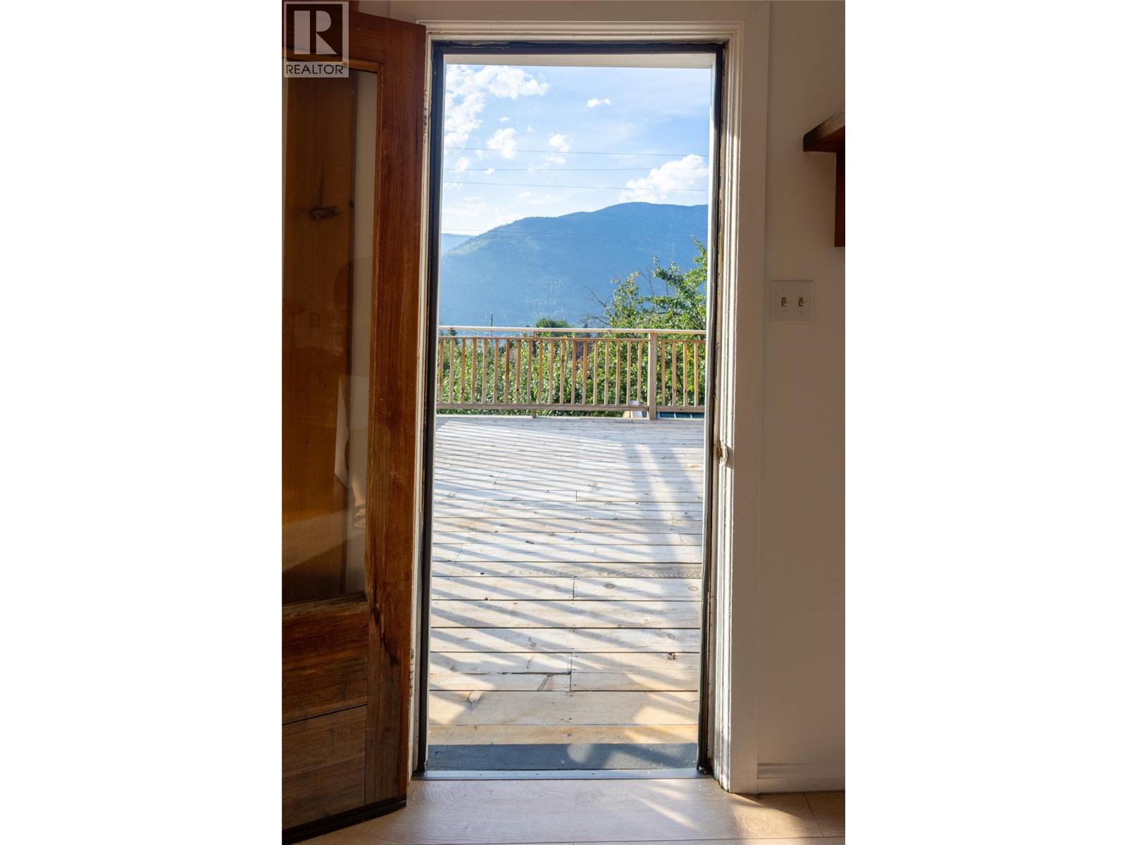 601 Richards Street, Nelson, British Columbia  V1L 5K4 - Photo 8 - 10398928