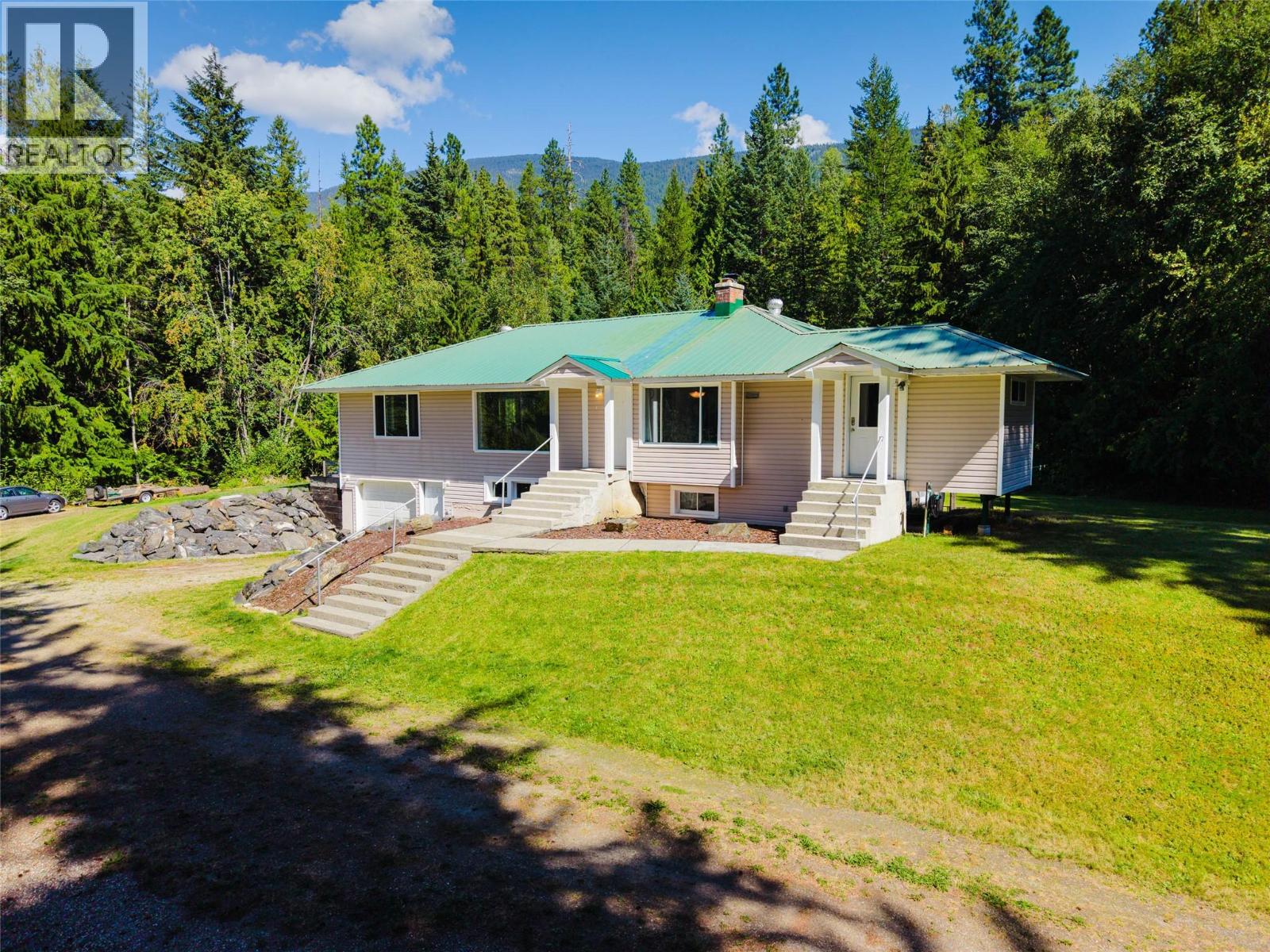 852 Riondel Road, Riondel, British Columbia  V0B 1X0 - Photo 2 - 10398571