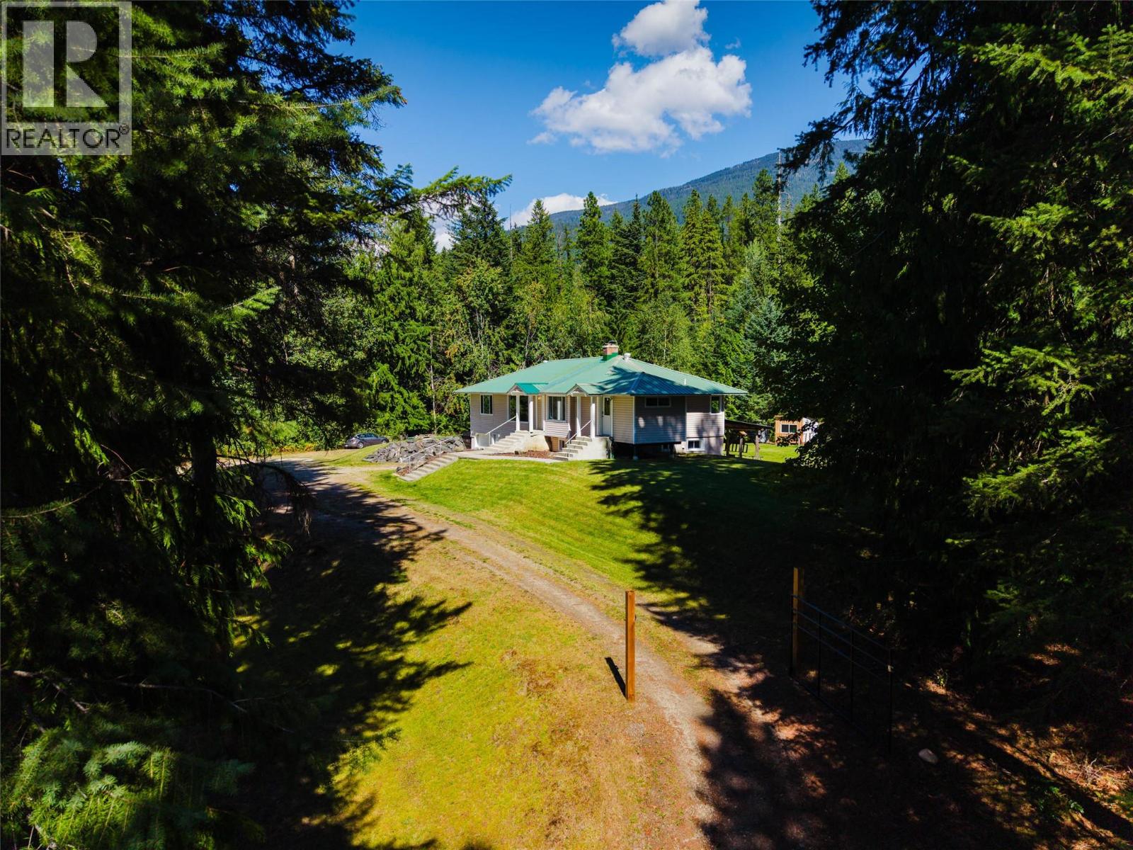 852 Riondel Road, Riondel, British Columbia  V0B 1X0 - Photo 3 - 10398571