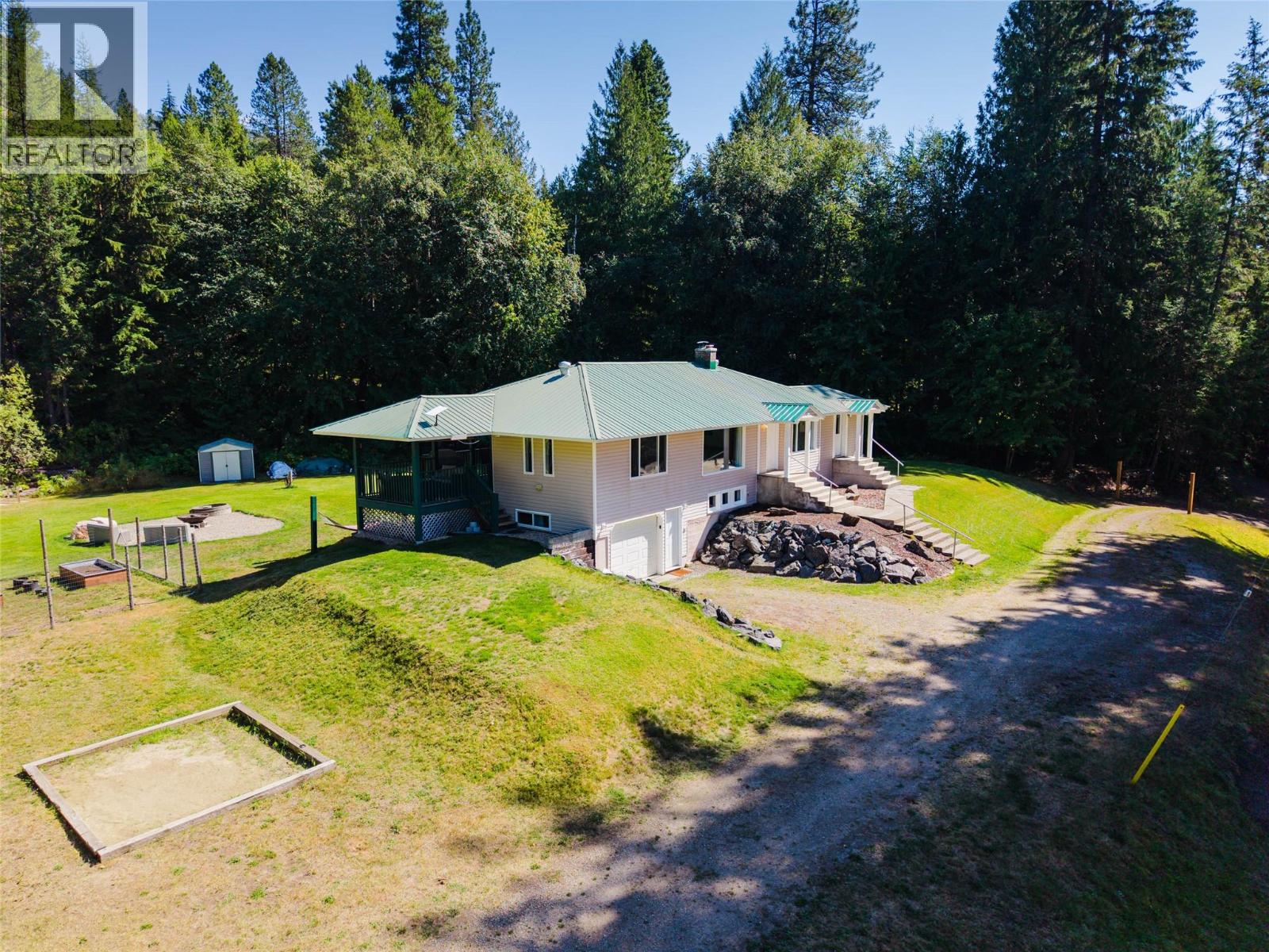 852 Riondel Road, Riondel, British Columbia  V0B 1X0 - Photo 9 - 10398571