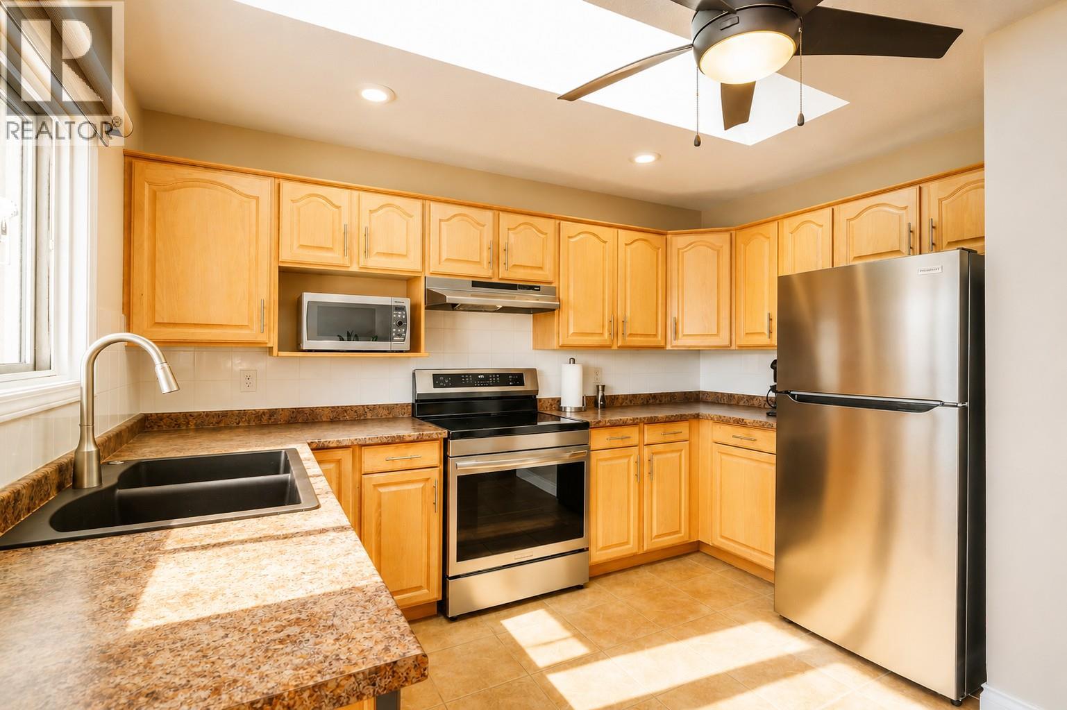 4450 Ponderosa Drive Unit# 204, Peachland, British Columbia  V0H 1X5 - Photo 3 - 10398969