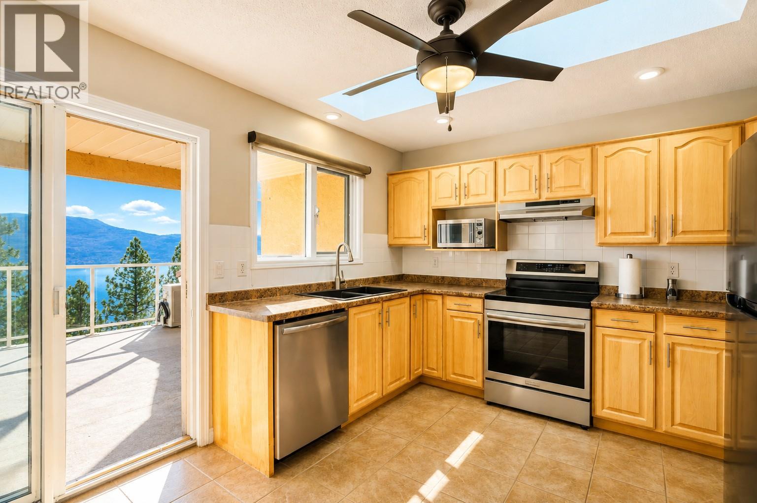 4450 Ponderosa Drive Unit# 204, Peachland, British Columbia  V0H 1X5 - Photo 4 - 10398969