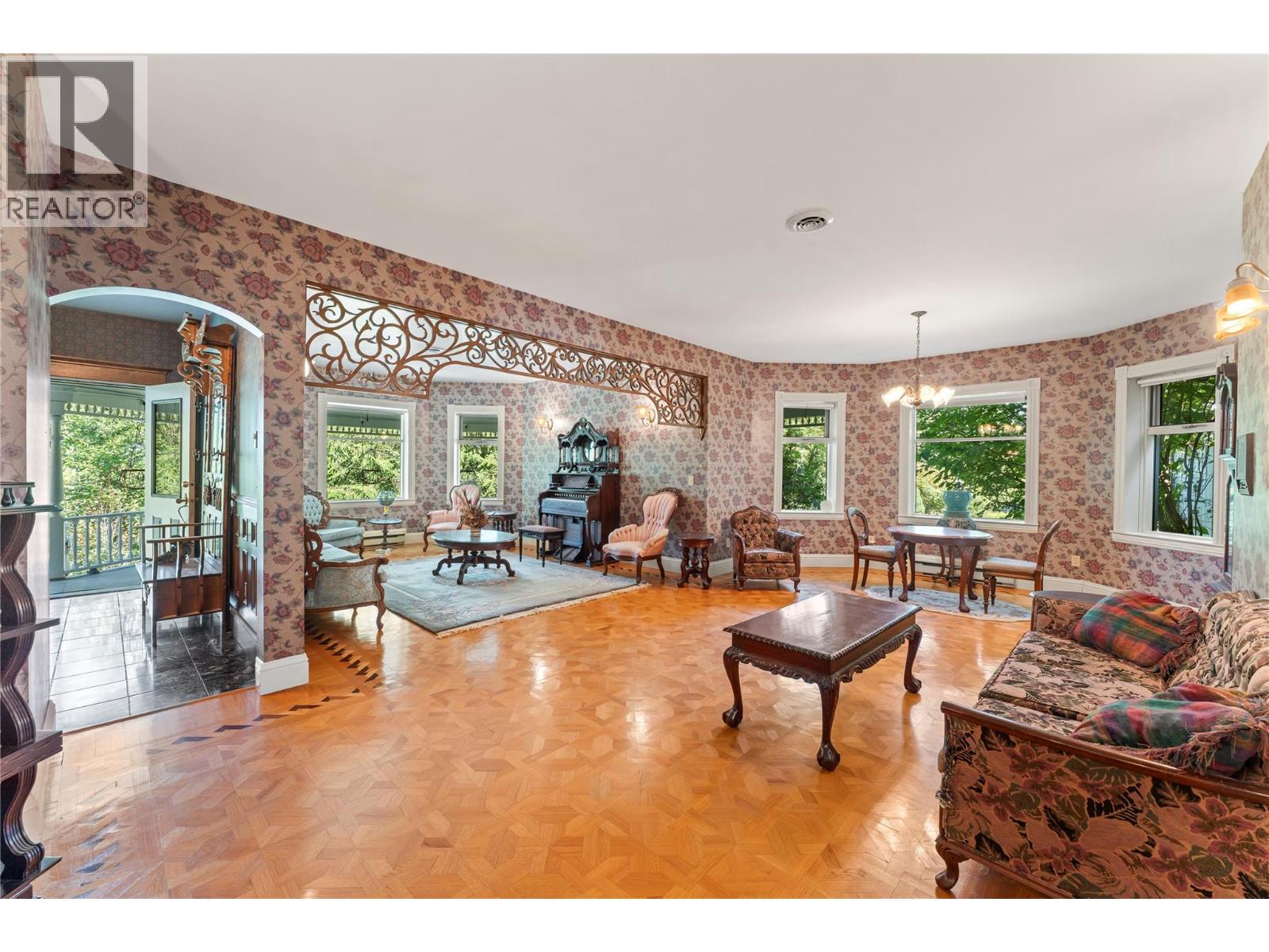 4345 June Springs Road, Kelowna, British Columbia  V1W 4C8 - Photo 11 - 10395937