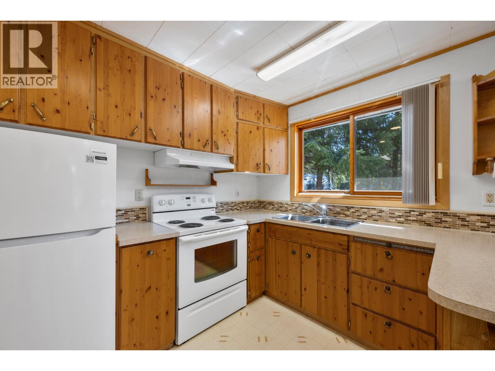 4264 Dunsmuir Road, Barriere, British Columbia  V0E 1E0 - Photo 6 - 10399052