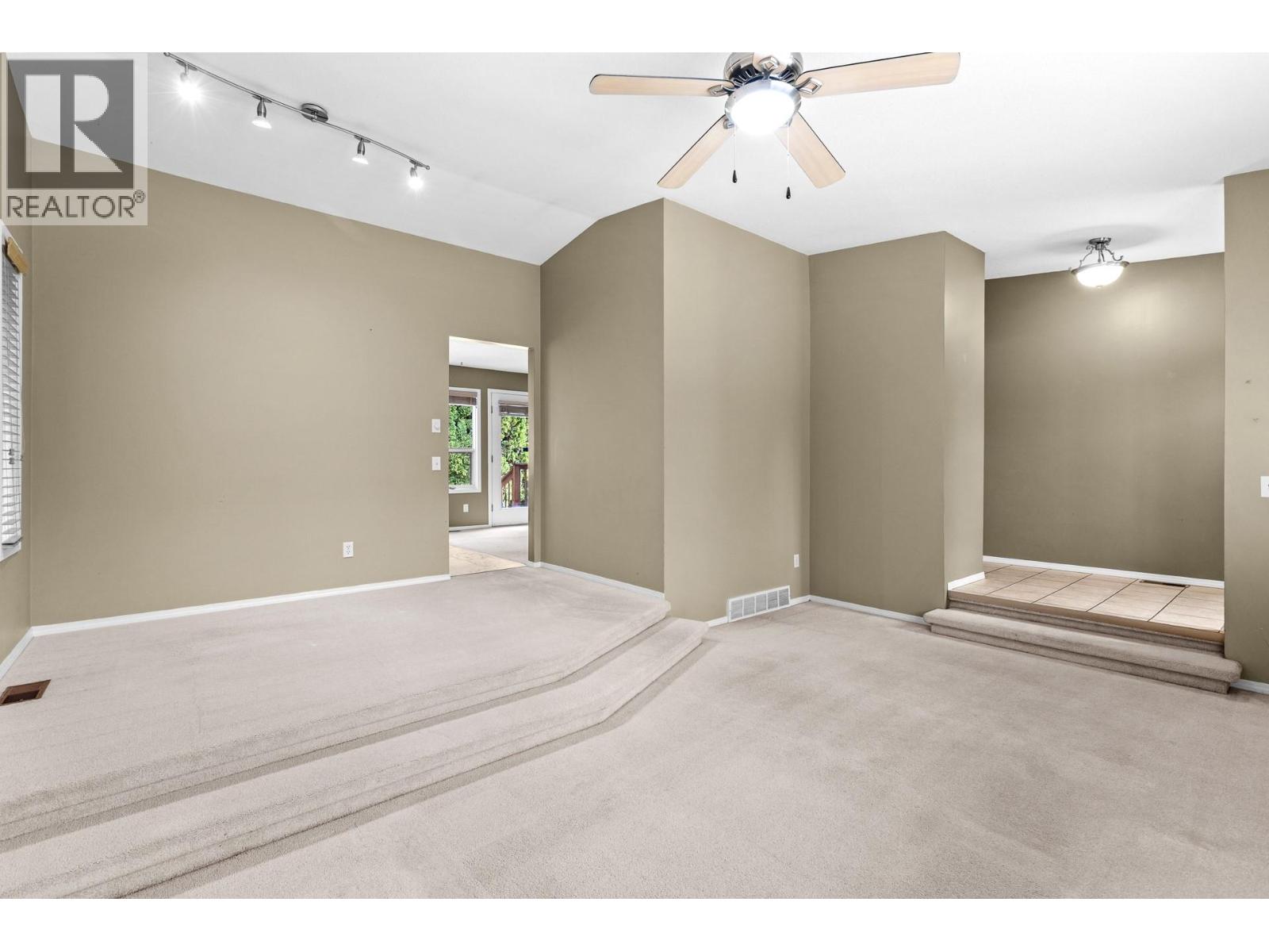 602 Willms Road, Kelowna, British Columbia  V1W 1B6 - Photo 9 - 10397792