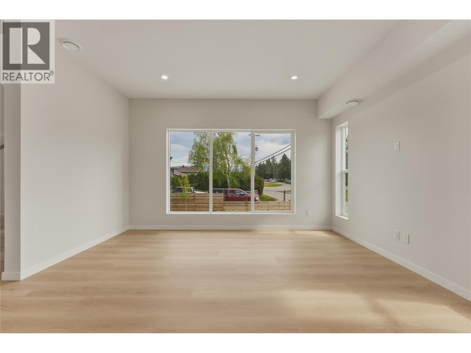 5661 Okanagan Landing Road Unit# 3, Vernon, British Columbia  V1T 7A6 - Photo 4 - 10395005