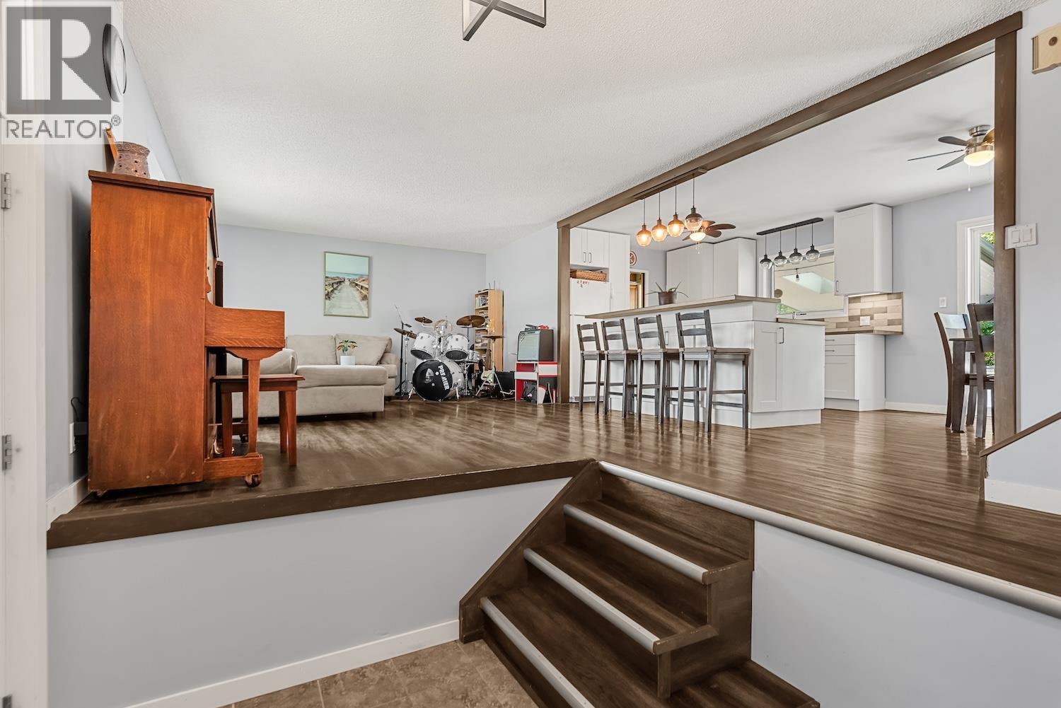 1641 11th Avenue, Fernie, British Columbia  V0B 1M0 - Photo 2 - 10398948
