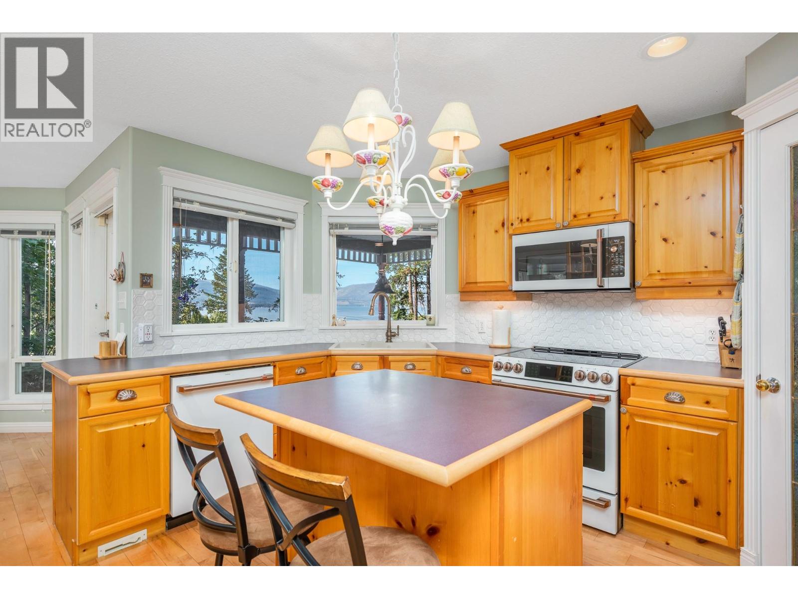 9725 Cameron Road, Vernon, British Columbia  V1H 1K9 - Photo 13 - 10399041