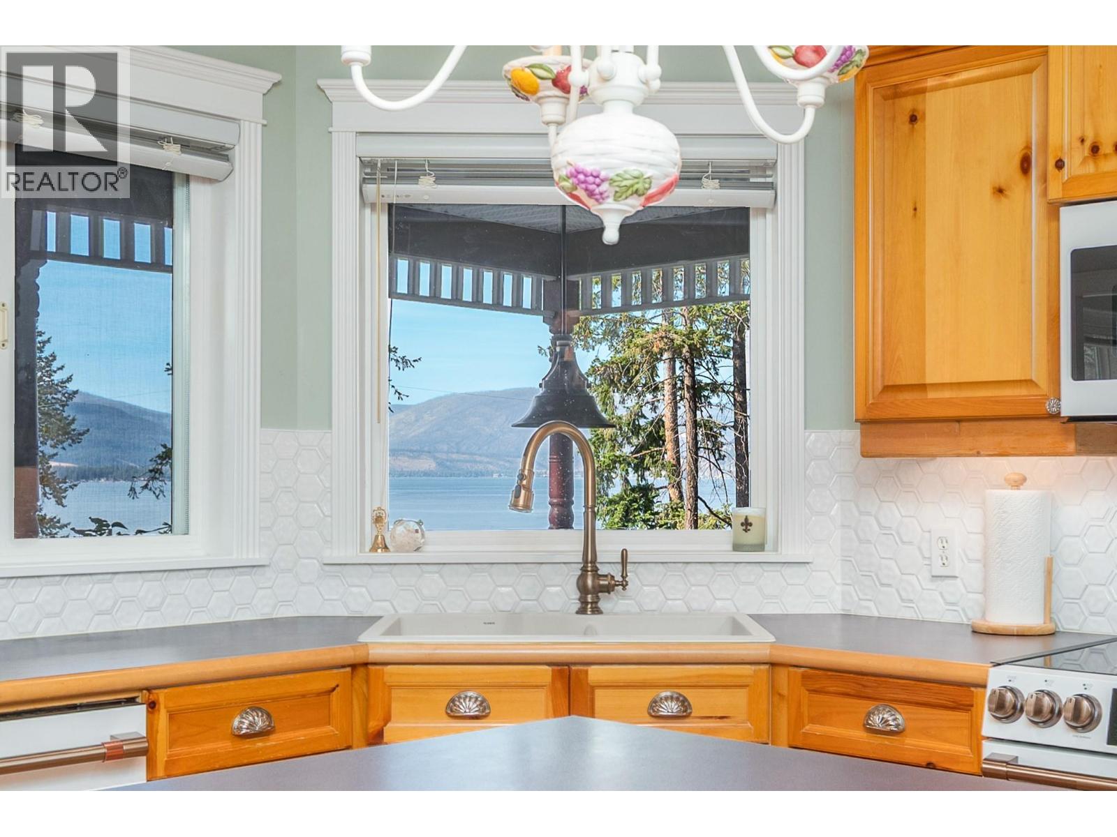 9725 Cameron Road, Vernon, British Columbia  V1H 1K9 - Photo 14 - 10399041