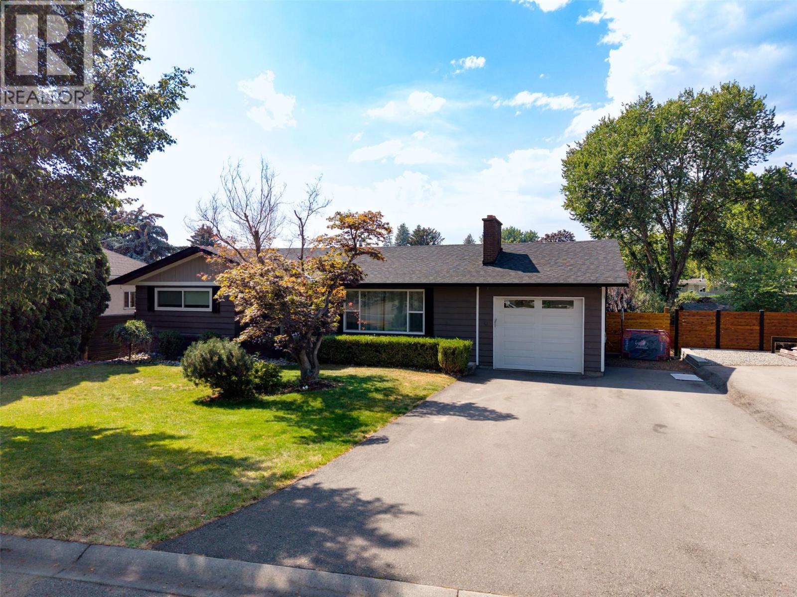 1126 Pinecrest Lane, Kelowna, British Columbia  V1Y 4L5 - Photo 2 - 10399066