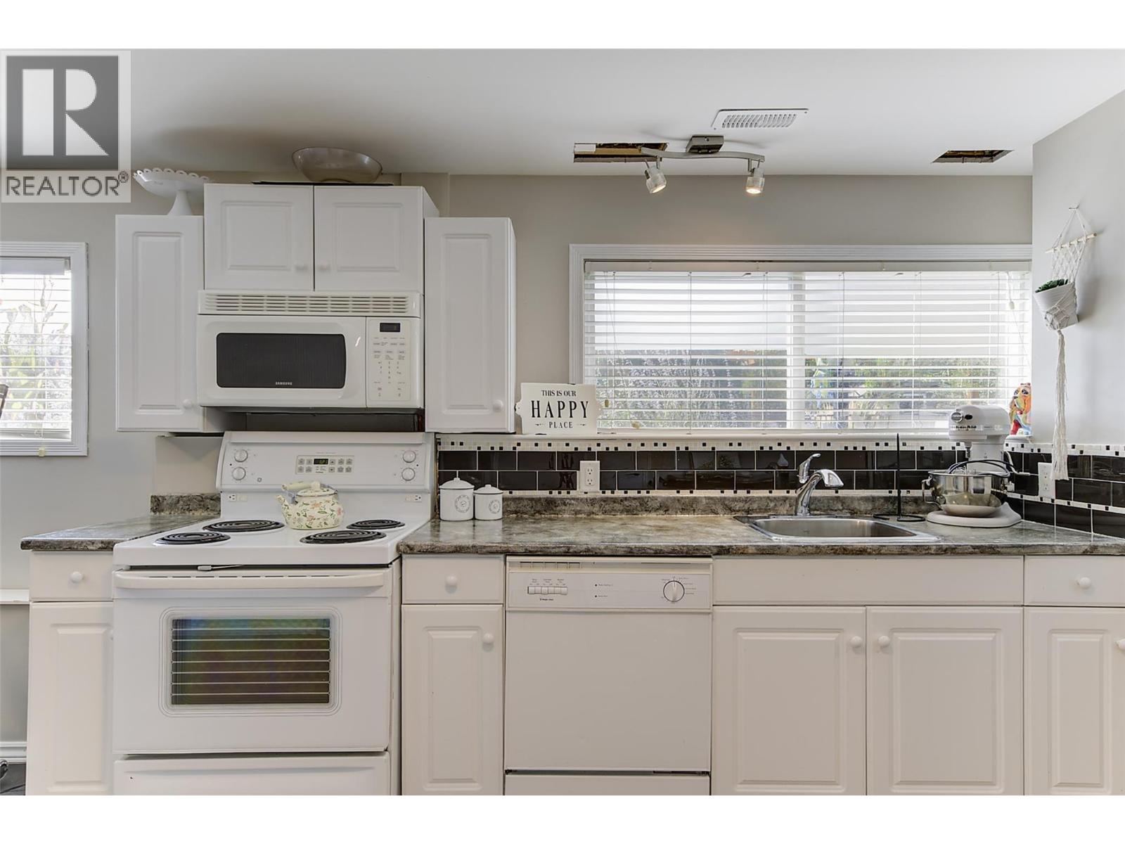1126 Pinecrest Lane, Kelowna, British Columbia  V1Y 4L5 - Photo 54 - 10399066