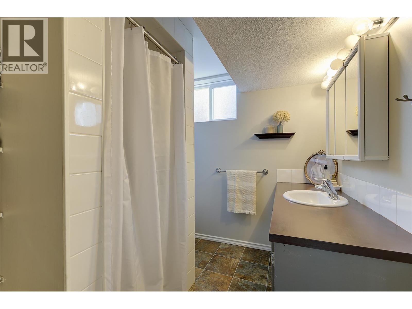 1126 Pinecrest Lane, Kelowna, British Columbia  V1Y 4L5 - Photo 57 - 10399066