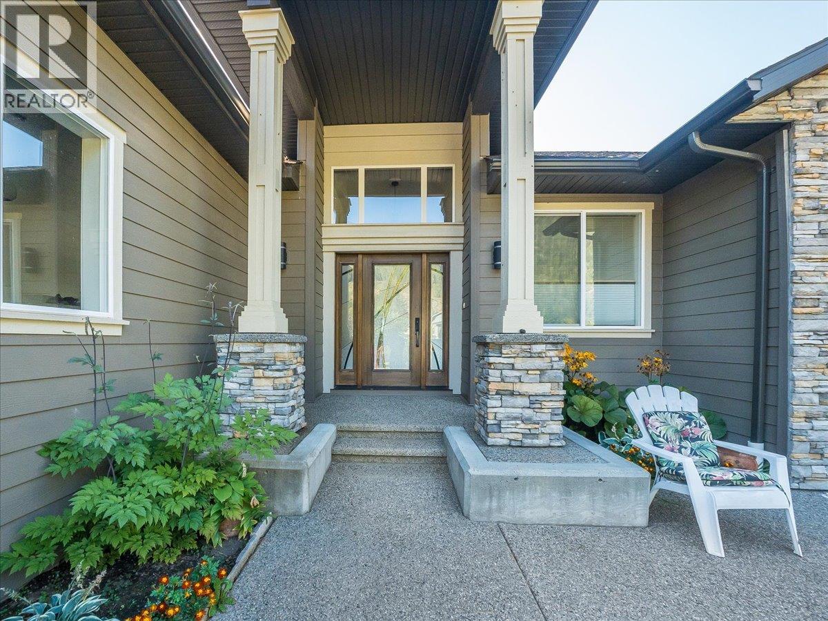 737 Prairie South Road, Castlegar, British Columbia  V1N 4K6 - Photo 12 - 10398989