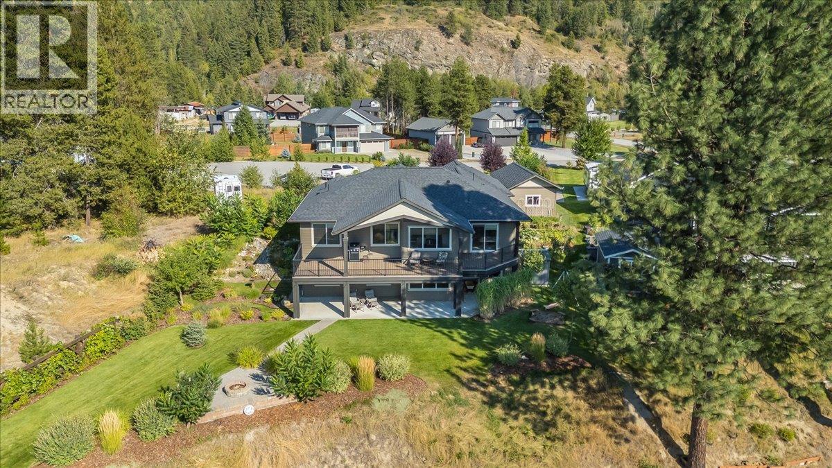 737 Prairie South Road, Castlegar, British Columbia  V1N 4K6 - Photo 2 - 10398989