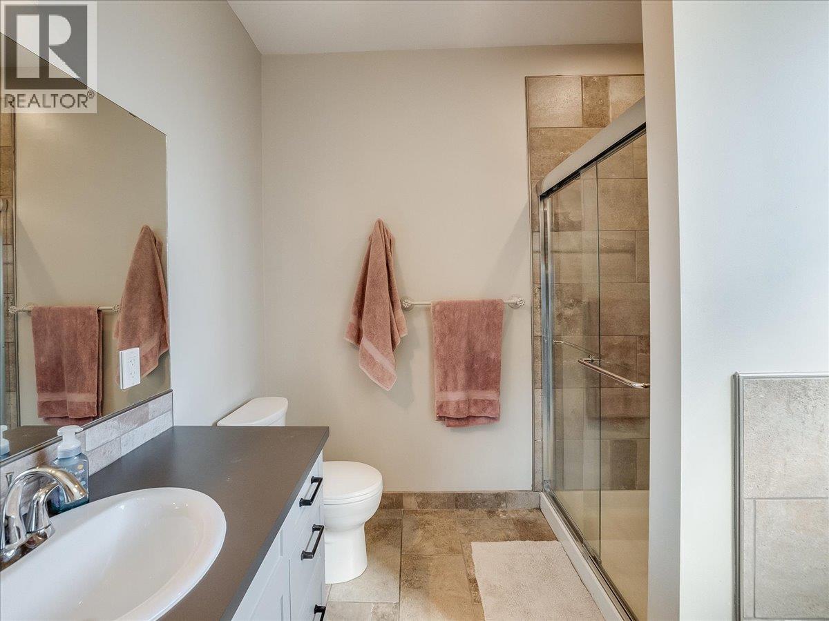 737 Prairie South Road, Castlegar, British Columbia  V1N 4K6 - Photo 27 - 10398989