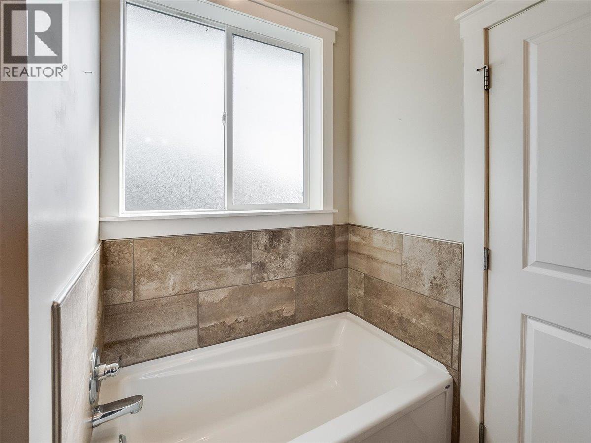 737 Prairie South Road, Castlegar, British Columbia  V1N 4K6 - Photo 28 - 10398989