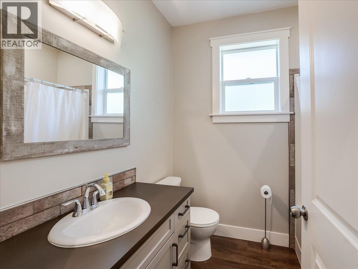 737 Prairie South Road, Castlegar, British Columbia  V1N 4K6 - Photo 32 - 10398989