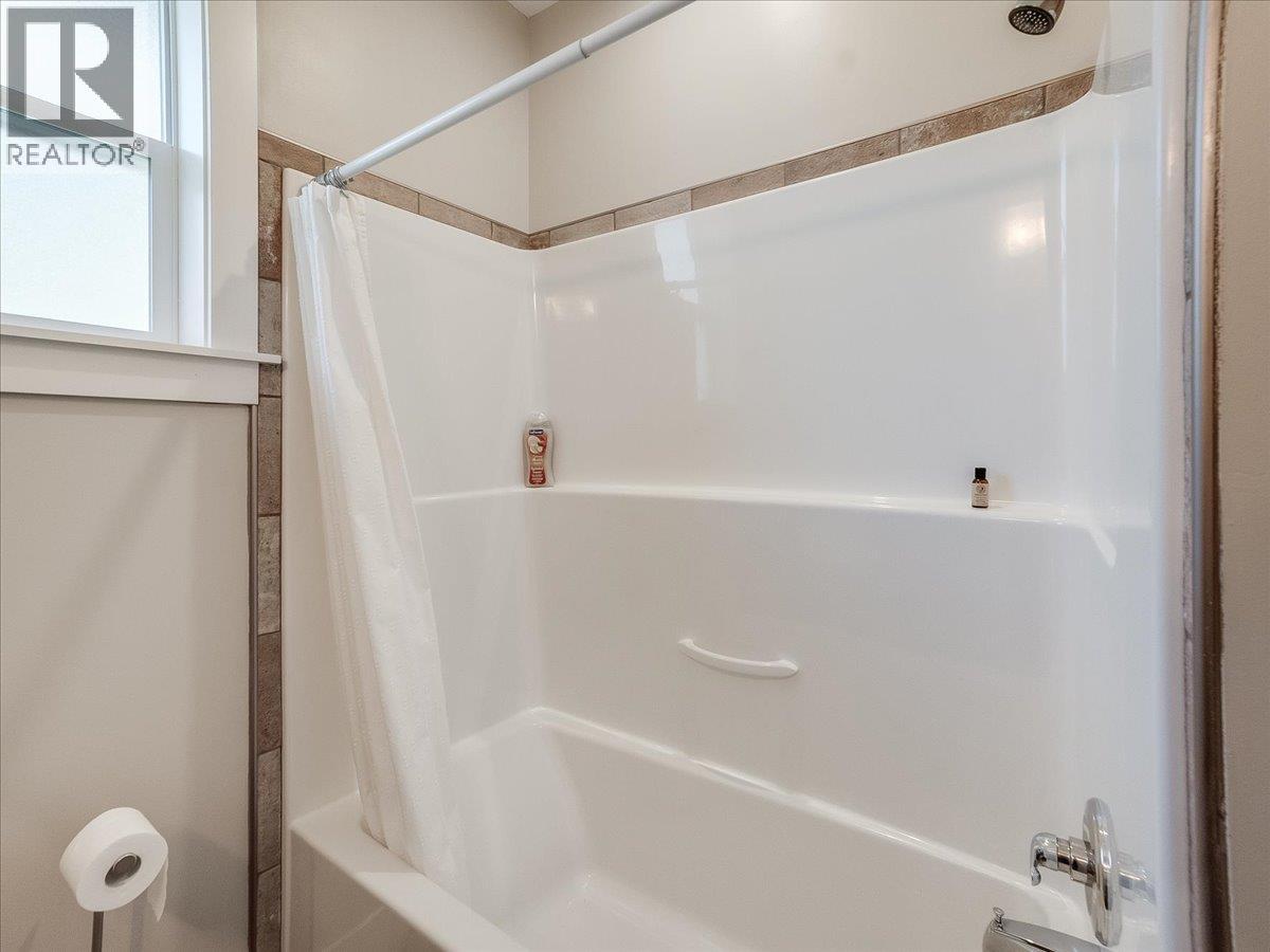 737 Prairie South Road, Castlegar, British Columbia  V1N 4K6 - Photo 33 - 10398989