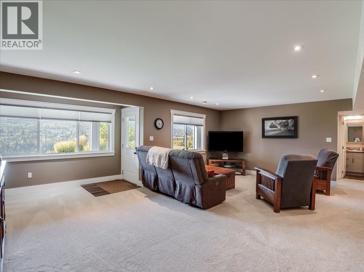 737 Prairie South Road, Castlegar, British Columbia  V1N 4K6 - Photo 40 - 10398989