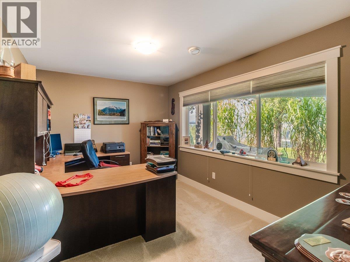 737 Prairie South Road, Castlegar, British Columbia  V1N 4K6 - Photo 43 - 10398989