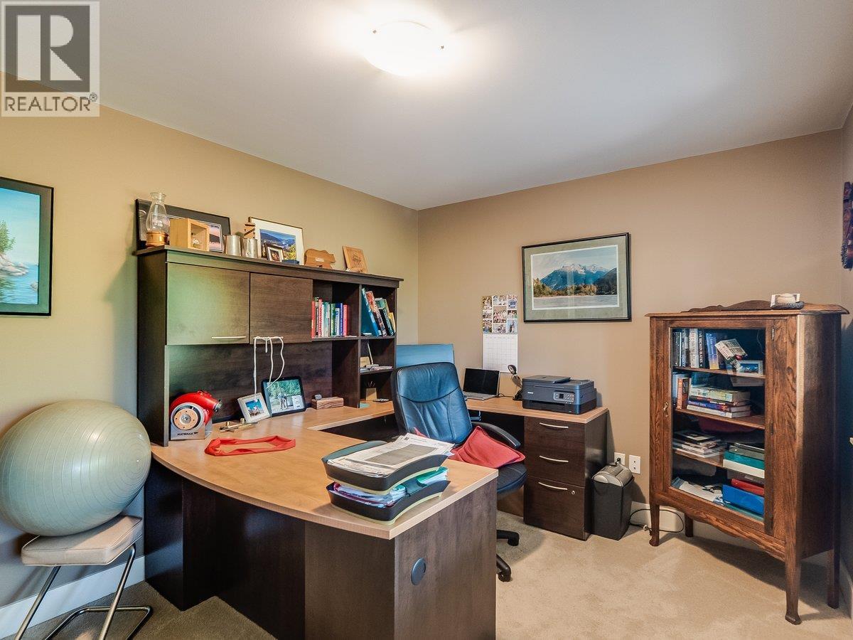 737 Prairie South Road, Castlegar, British Columbia  V1N 4K6 - Photo 44 - 10398989
