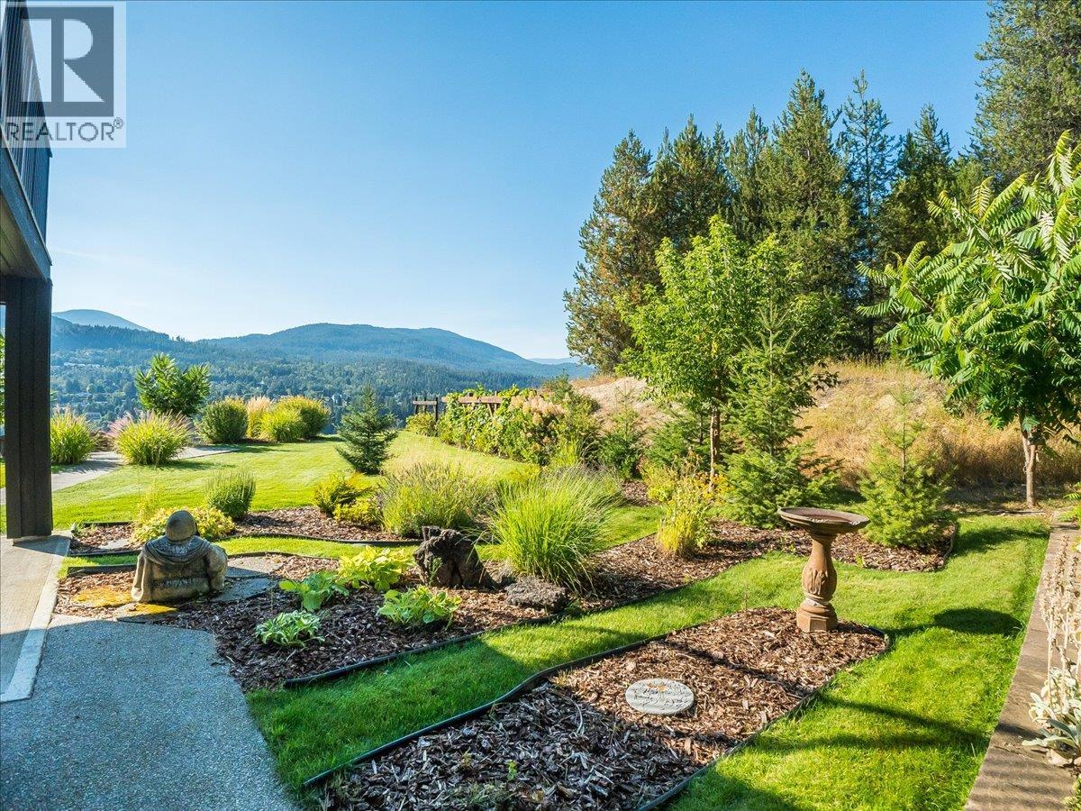 737 Prairie South Road, Castlegar, British Columbia  V1N 4K6 - Photo 5 - 10398989