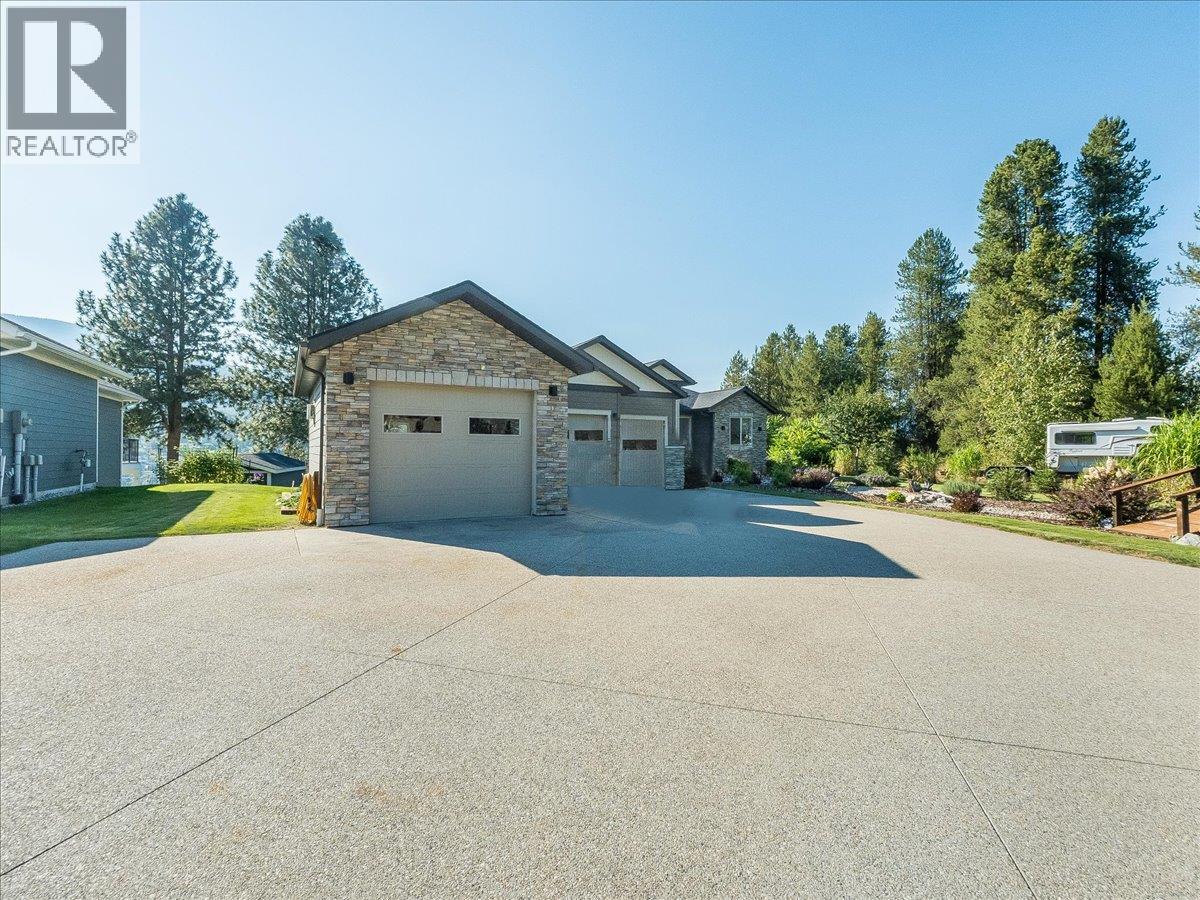 737 Prairie South Road, Castlegar, British Columbia  V1N 4K6 - Photo 53 - 10398989