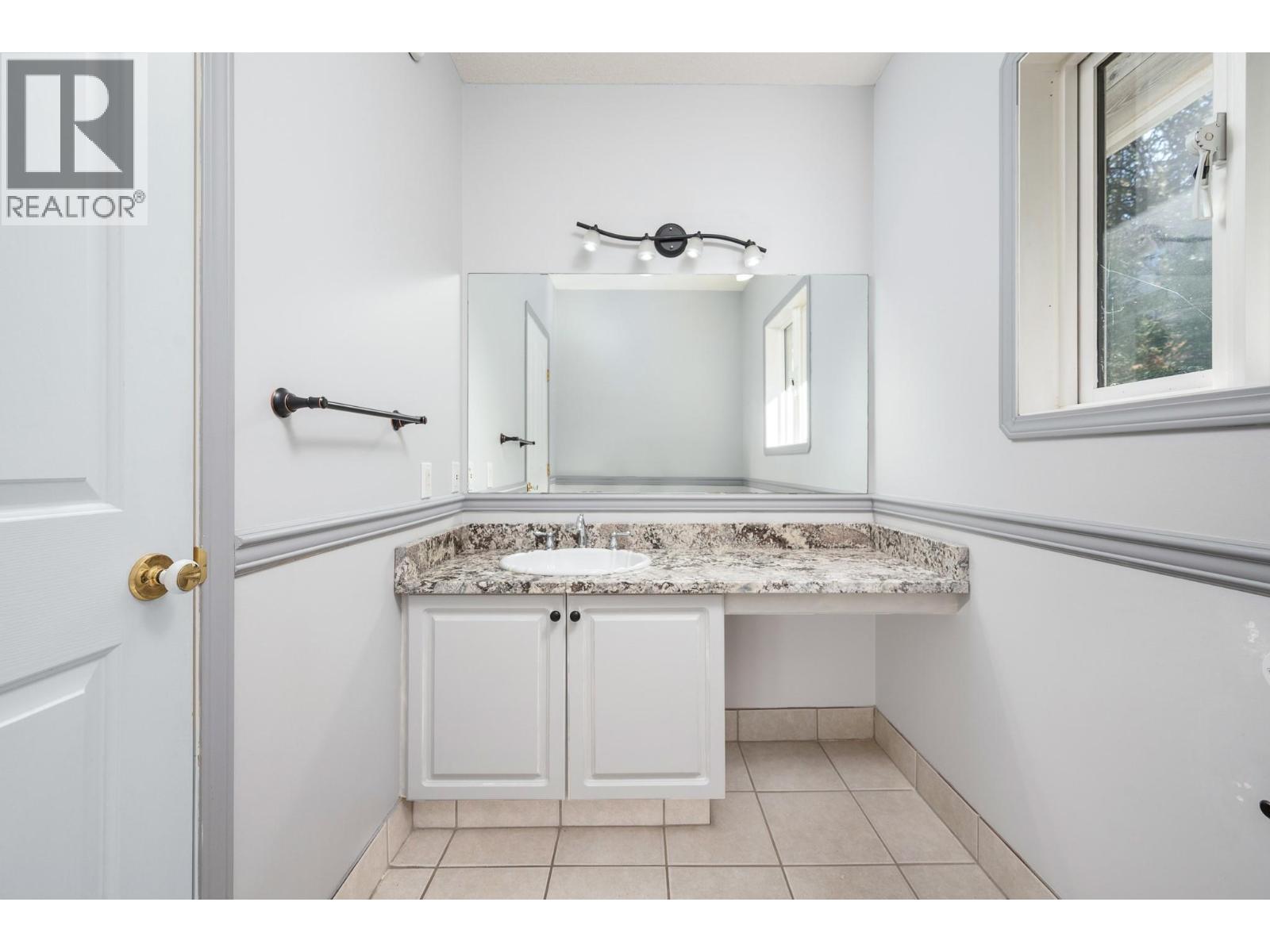 14175 Tamarack Drive, Coldstream, British Columbia  V1B 2E1 - Photo 15 - 10369619
