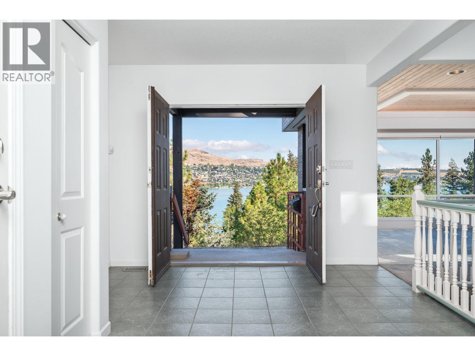 14175 Tamarack Drive, Coldstream, British Columbia  V1B 2E1 - Photo 6 - 10369619
