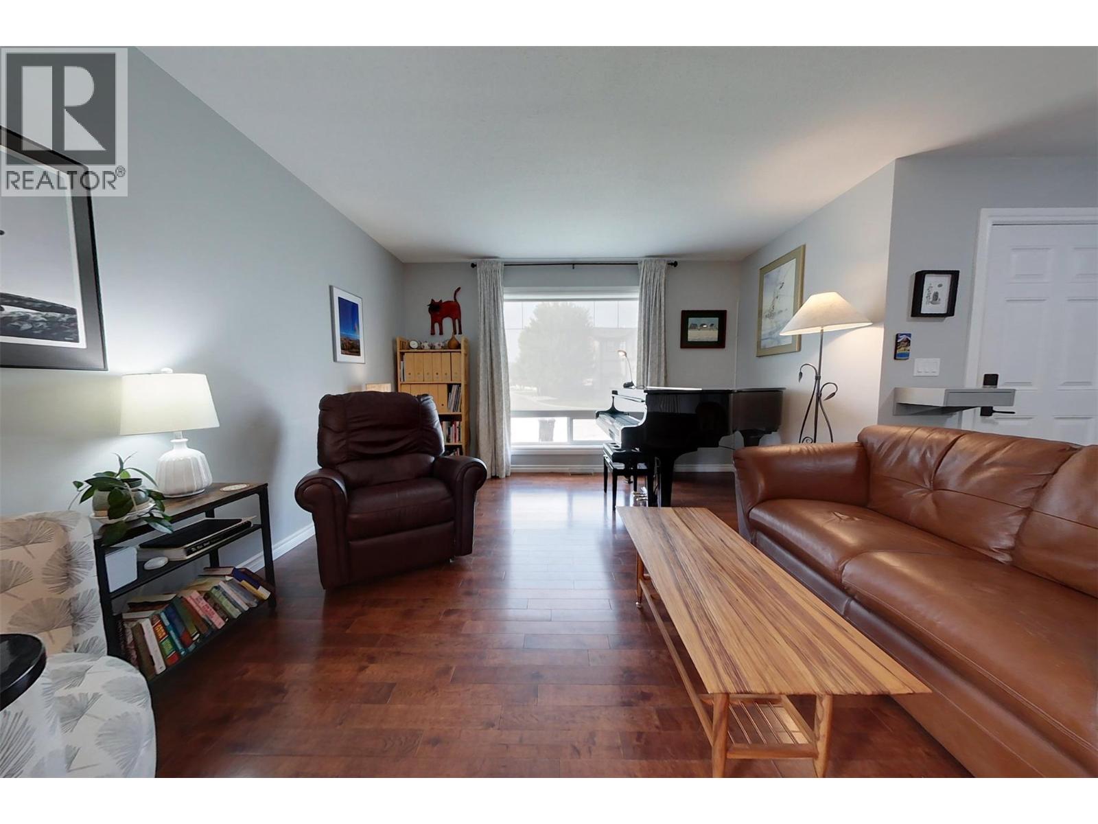 1900 Kelowna Crescent, Cranbrook, British Columbia  V1C 6L6 - Photo 2 - 10399100
