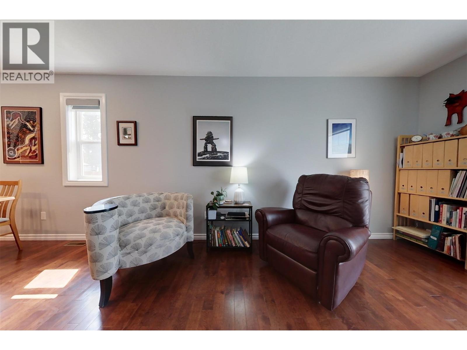 1900 Kelowna Crescent, Cranbrook, British Columbia  V1C 6L6 - Photo 3 - 10399100