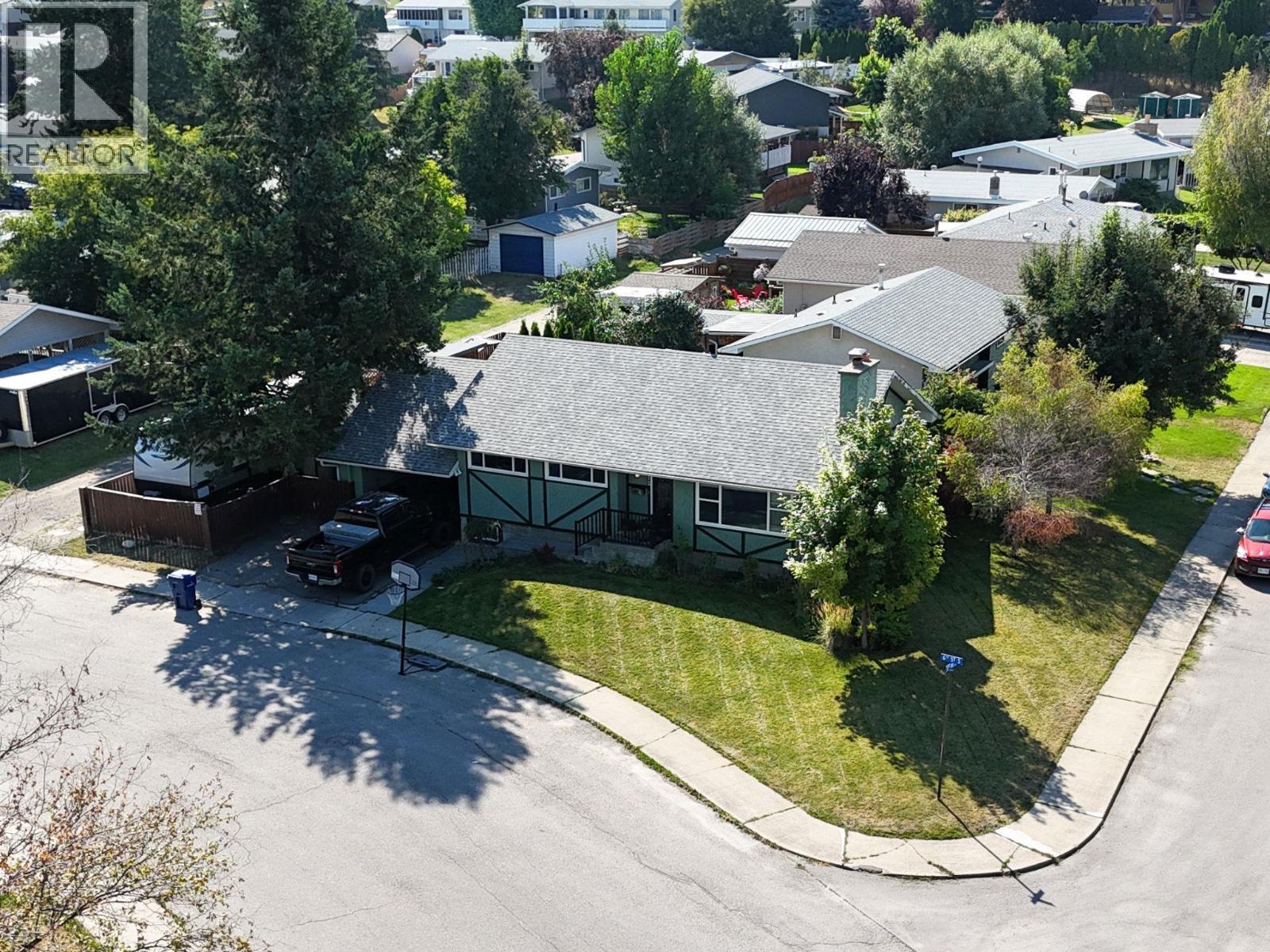 612 17th Avenue S, Cranbrook, British Columbia  V1C 3B5 - Photo 1 - 10399108