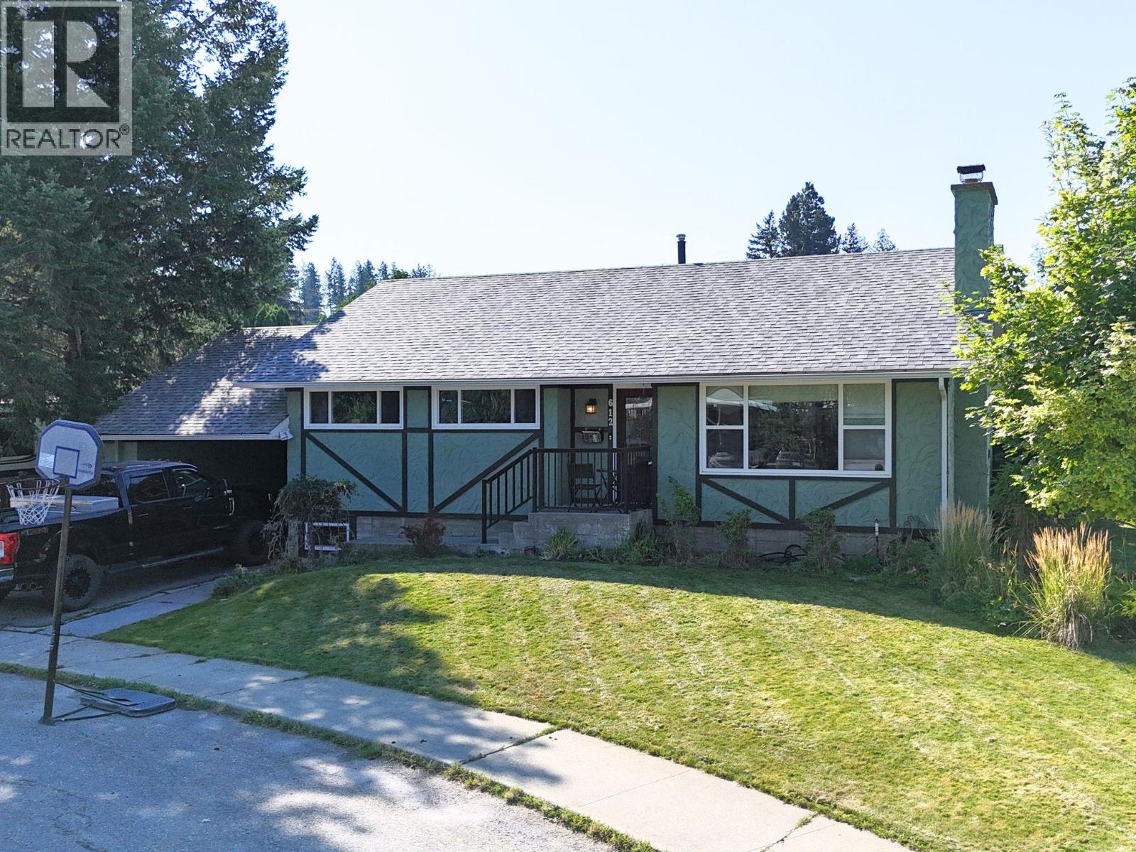 612 17th Avenue S, Cranbrook, British Columbia  V1C 3B5 - Photo 2 - 10399108