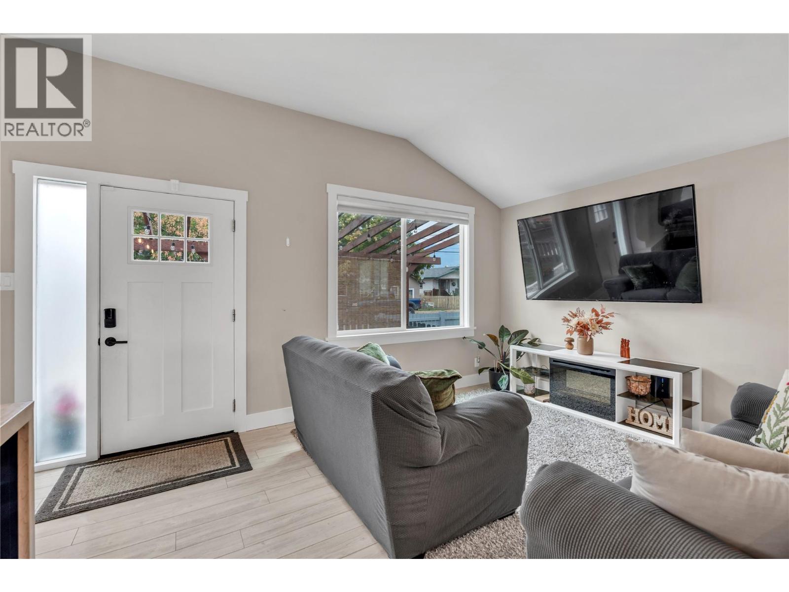 448 Caribou Street, Penticton, British Columbia  V2A 5W6 - Photo 7 - 10398979