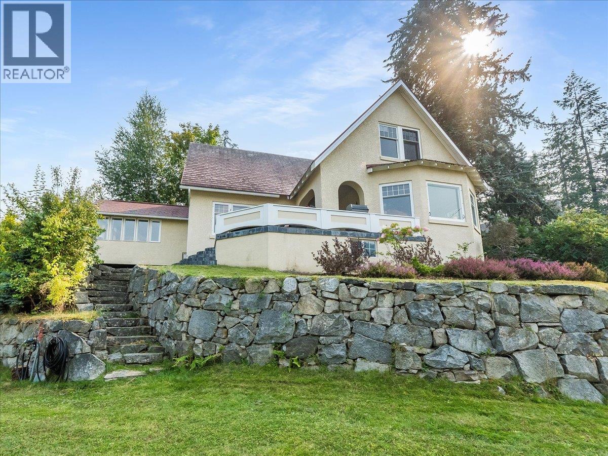 411 Hamilton Avenue, Nelson, British Columbia  V1L 3G1 - Photo 1 - 10398510