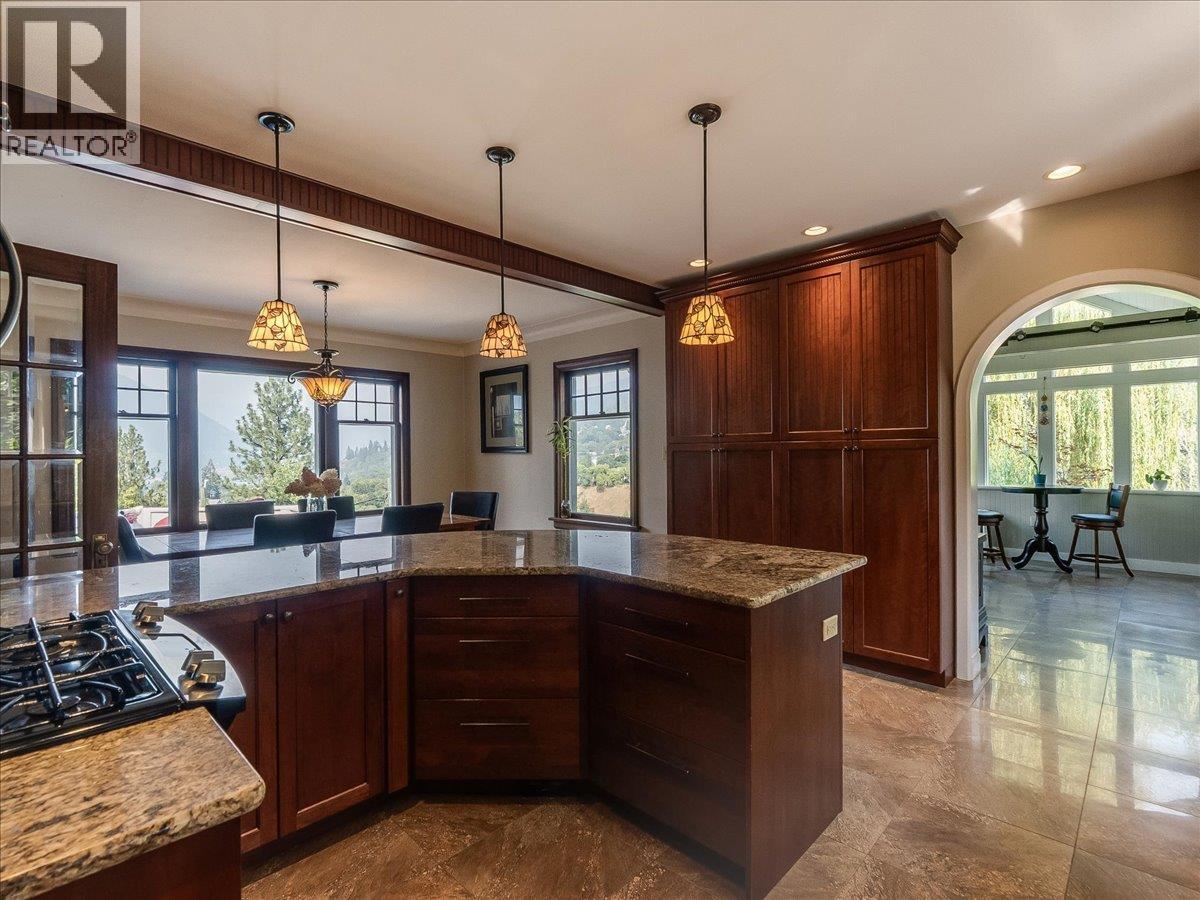 411 Hamilton Avenue, Nelson, British Columbia  V1L 3G1 - Photo 12 - 10398510