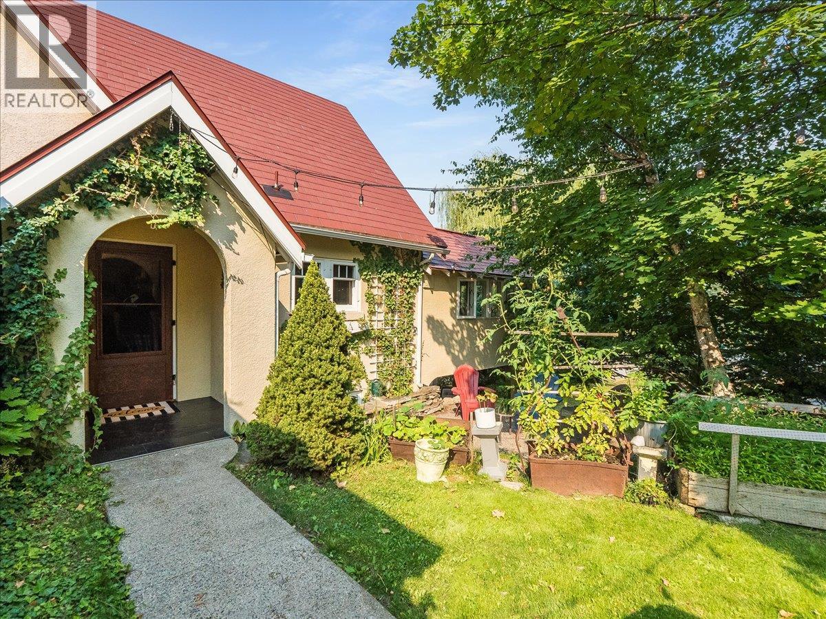 411 Hamilton Avenue, Nelson, British Columbia  V1L 3G1 - Photo 4 - 10398510