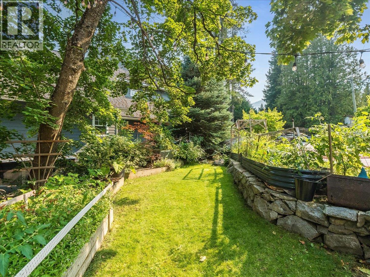 411 Hamilton Avenue, Nelson, British Columbia  V1L 3G1 - Photo 5 - 10398510