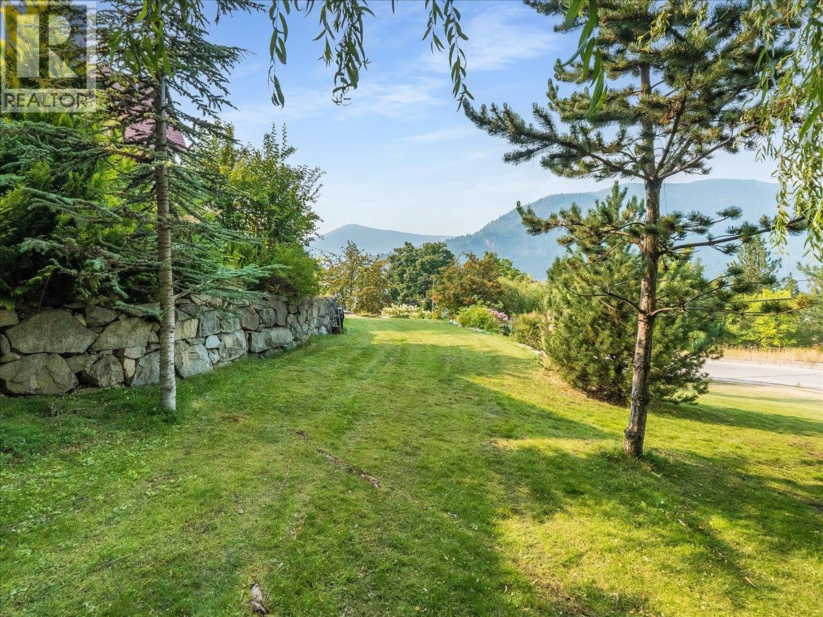 411 Hamilton Avenue, Nelson, British Columbia  V1L 3G1 - Photo 60 - 10398510