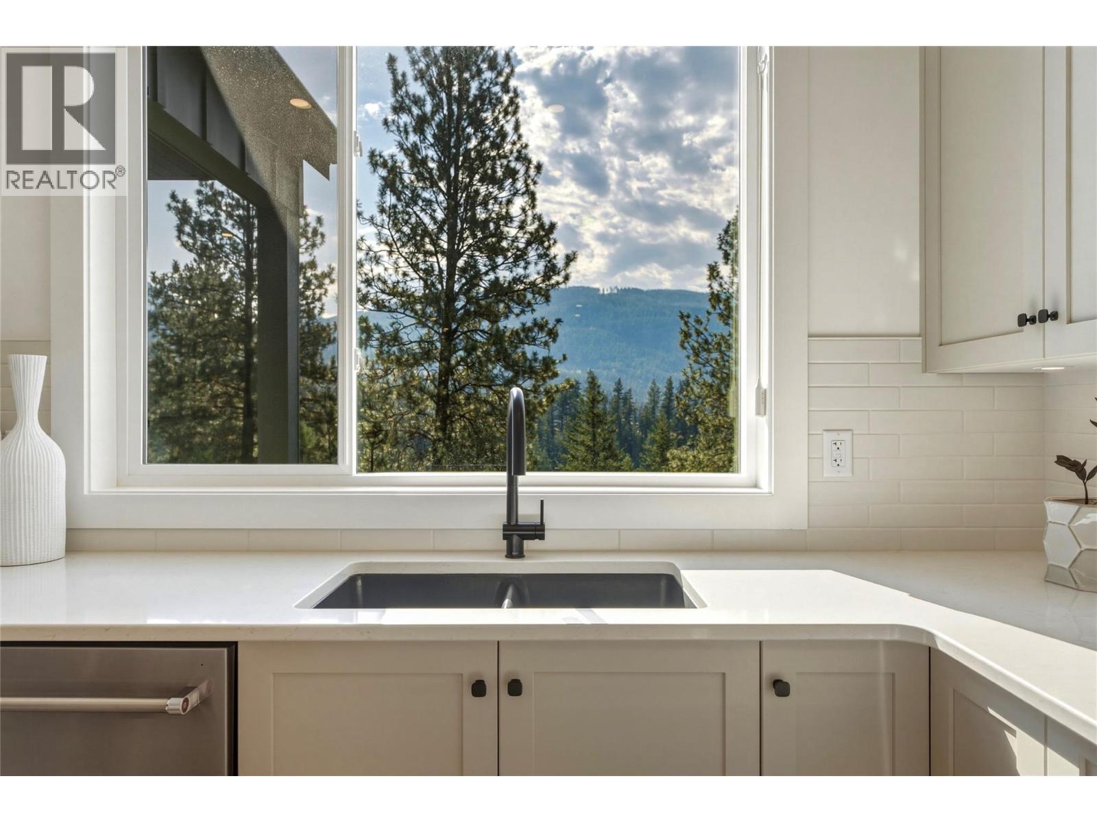 7012 Manning Place, Vernon, British Columbia  V1B 0B6 - Photo 11 - 10399131